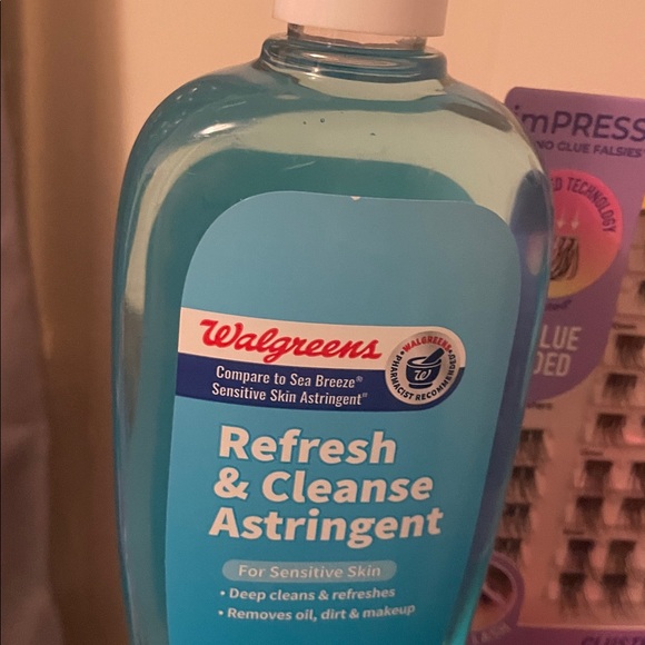 Positively Radiant Brightening Cleanser and Scrub Set - Picture 3 of 17